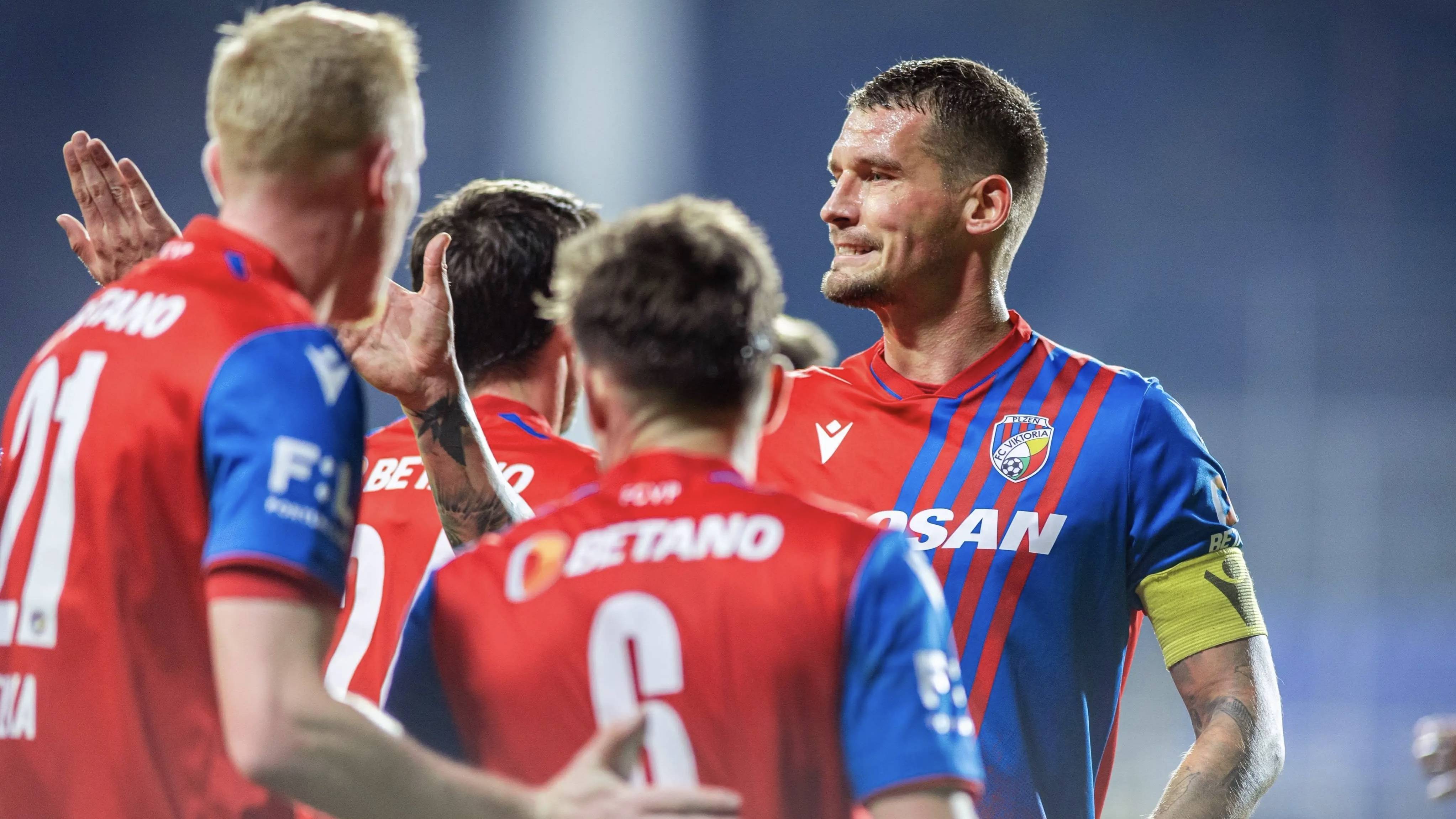 上海申花迎荷甲关键赛；今夜迎来里程碑；压力陡增；年轻球员得到机会的简单介绍